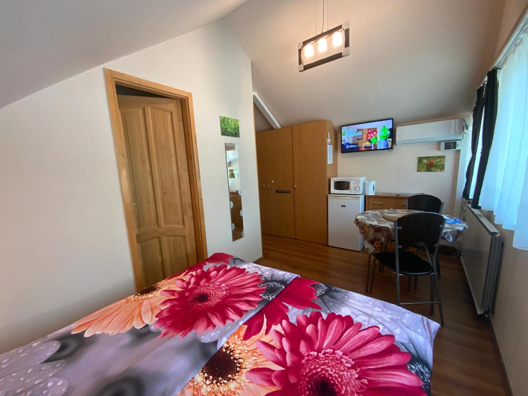 Elso Fecske Apartmanok Siófok Esterno foto